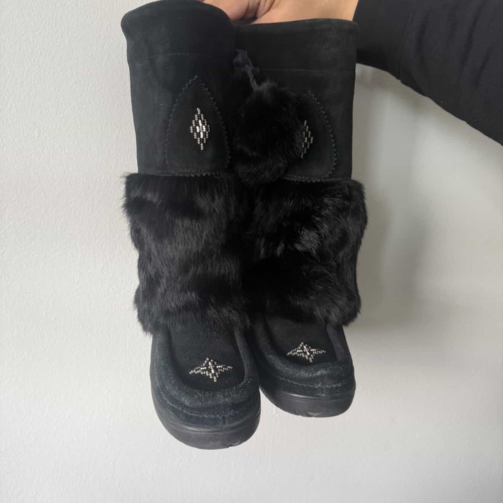Elegant Black Fur-Trimmed Winter Boots